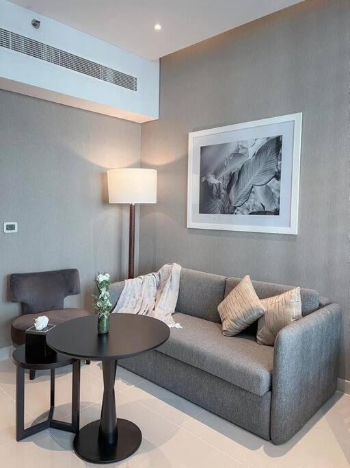 Apartment Deluxe Business Bay - Canal View - Gym & Pool