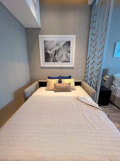 Apartment Deluxe Business Bay - Canal View - Gym & Pool *